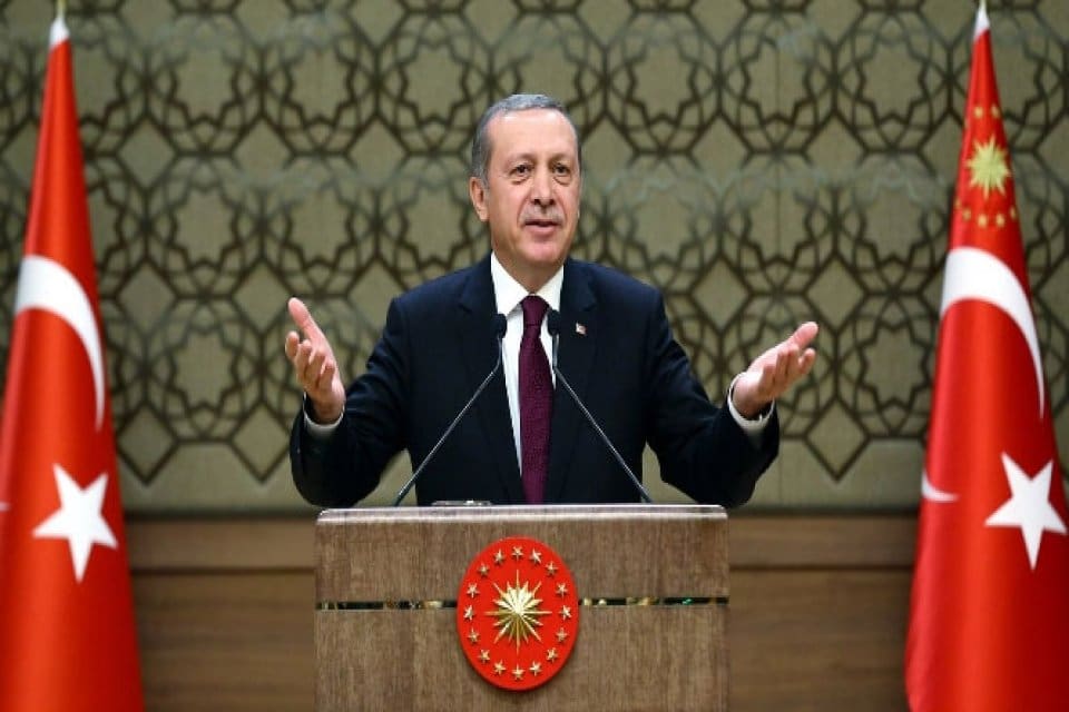 Cumhurbaşkanı Erdoğan, sigarada ve alkolde vergilerin artırılması hakkında "Devamlı artırıyoruz.