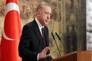 Ekonomi gazetecileriyle buluştuğu toplantıda konuşan Cumhurbaşkanı Erdoğan, kur artışı sırasında&nbsp;