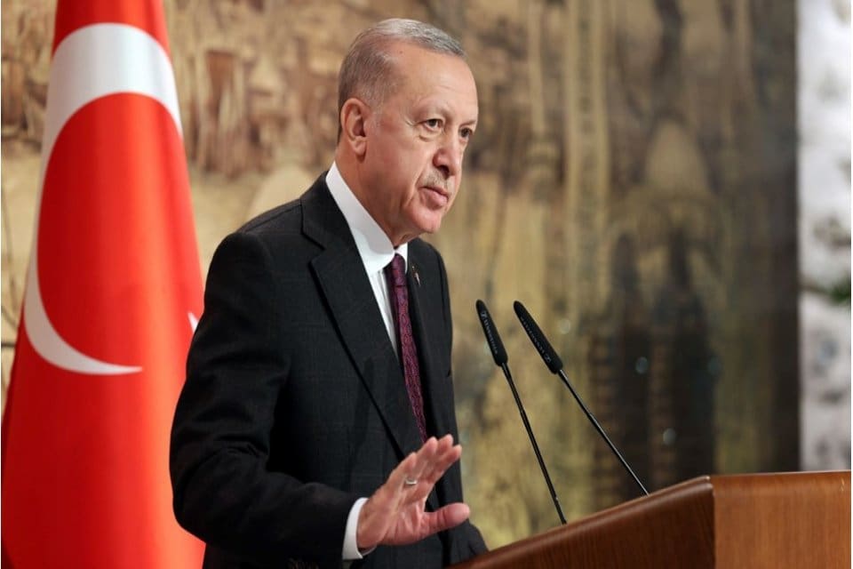 Ekonomi gazetecileriyle buluştuğu toplantıda konuşan Cumhurbaşkanı Erdoğan, kur artışı sırasında&nbsp;