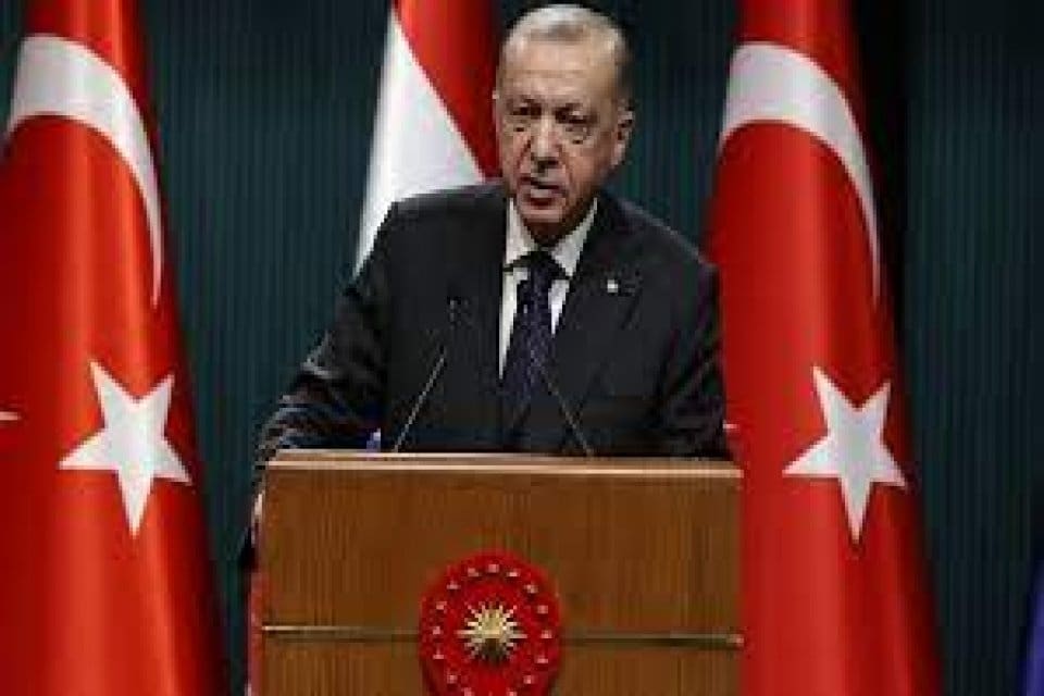 Cumhurbaşkanı Erdoğan, NATO zirvesi d&ouml;n&uuml;ş&uuml; u&ccedil;akta hem Ukrayna'daki savaşa, hem