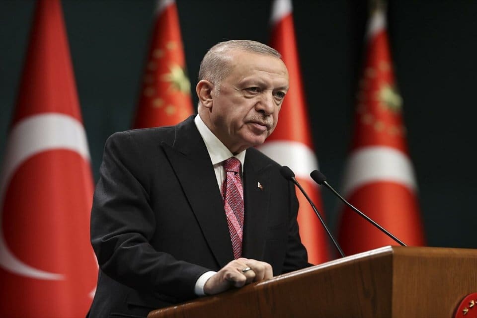 Cumhurbaşkanı Erdoğan, kabine toplantısı sonrası yaptığı a&ccedil;ıklamalarda memurlara ek zammı
