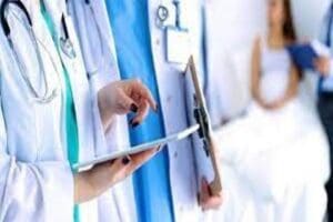 Sağlık &ccedil;alışanlarını yakından ilgilendiren d&uuml;zenlemede sona gelindi. &Ouml;zl&uuml;k haklarının d&uuml;zeltilmesine