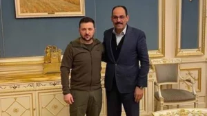 Ukrayna'da savaş s&uuml;rerken, Cumhurbaşkanlığı S&ouml;zc&uuml;s&uuml; B&uuml;y&uuml;kel&ccedil;i İbrahim Kalın Kiev'e gitti.