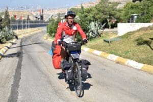 16 yıldır T&uuml;rkiye&rsquo;nin d&ouml;rt bir yanında Cumhuriyet aşkına binlerce kilometre