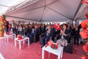 İzmir'in kurtuluşunun 100. yıl kutlamaları Cumhuriyet Meydanı&rsquo;ndaki t&ouml;renle devam ediyor.