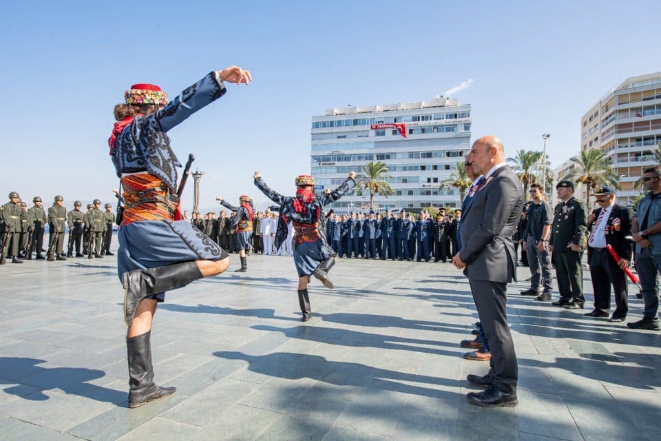 İzmir B&uuml;y&uuml;kşehir Belediye Başkanı Tun&ccedil; Soyer, Gaziler G&uuml;n&uuml; nedeniyle Cumhuriyet