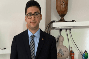 Denizli'de 27 yaşındaki Berk Acar, Cumhuriyet tarihinin ilk Ermeni kaymakamı