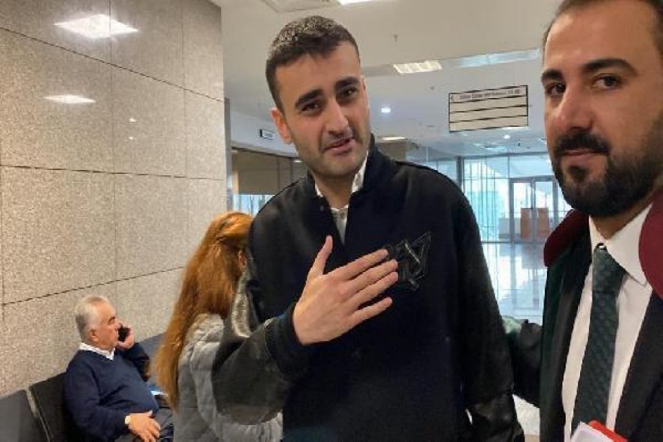 CZN Burak lakabıyla tanınan fenomen işletmeci Burak &Ouml;zdemir'e Etiler'deki restoranının