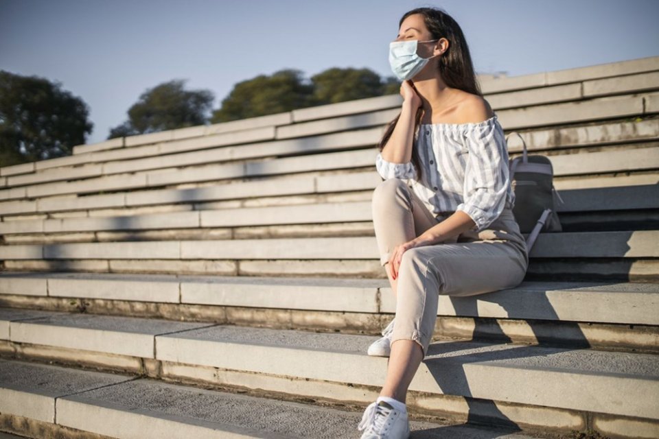 Pandeminin başlarında yapılan &ouml;nceki araştırmalar, D vitamininin Covid-19'a yakalanma riskini