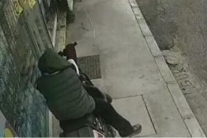 İzmir'in çeşitli ilçelerinde hırsızlık suçundan 200'ü aşkın  kaydı bulunan P.Ü.