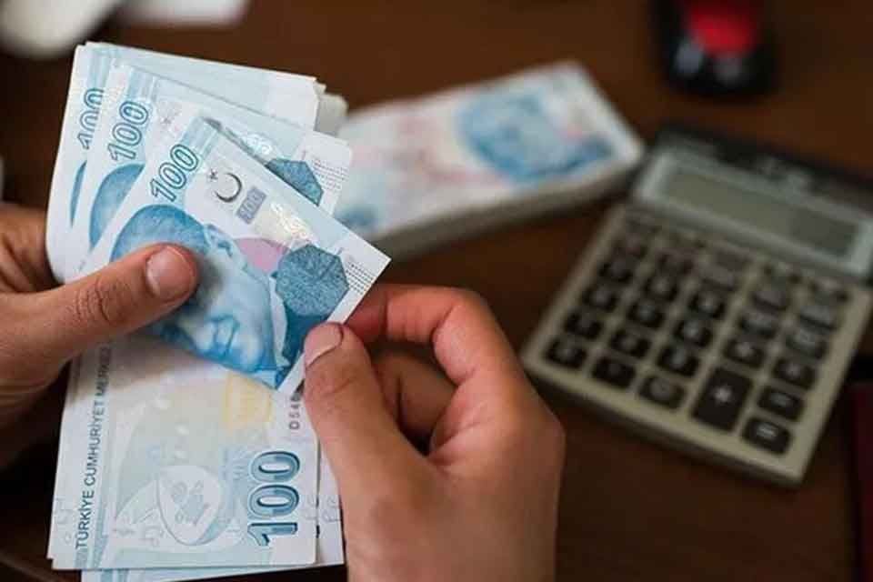 Ekonomist Atilla Yeşilada, deprem b&ouml;lgesini yeniden yapılandırmak i&ccedil;in krizdeki T&uuml;rkiye&rsquo;nin