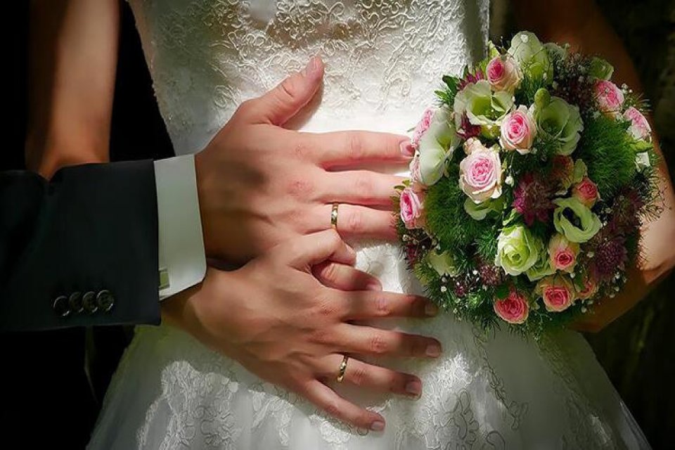 Hindistan'da damat nikah t&ouml;reninden ka&ccedil;tı. Gelin ise t&ouml;rene gelen konuklardan