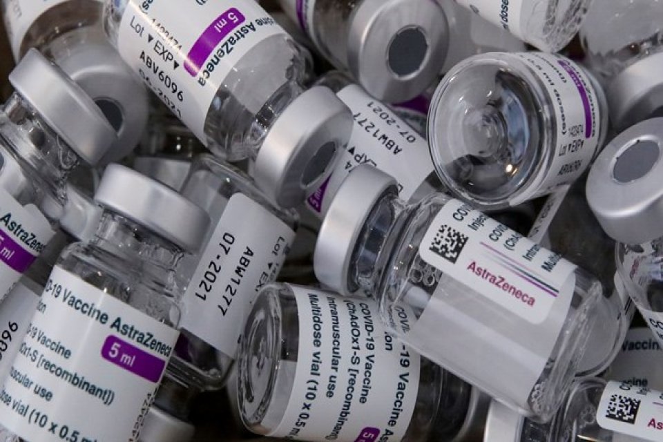 &Ccedil;ekya,&nbsp;Danimarka'nın aşı programından &ccedil;ıkardığı AstraZeneca aşısına talip oldu.&nbsp;Başbakan Yardımcısı Hamacek,