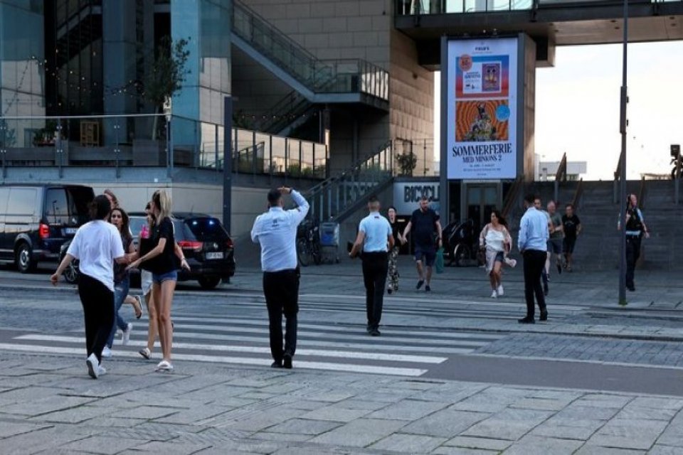 Danimarka'nın başkenti Kopenhag'daki bir alışveriş merkezinde silahlı saldırı d&uuml;zenlediği ve