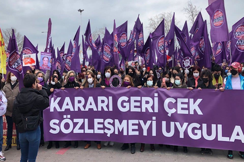 İstanbul S&ouml;zleşmesi'nden fesih kararının y&uuml;r&uuml;tmesinin durdurulması ve iptali talebiyle &ccedil;ok