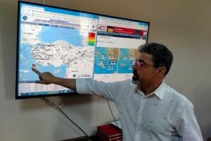 İzmir Dokuz Eyl&uuml;l &Uuml;niversitesi (DE&Uuml;) Deprem Araştırma ve Uygulama Merkezi
