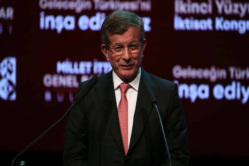 Gelecek Partisi Genel Başkanı&nbsp;Ahmet Davutoğlu,&nbsp;"Akademisyenlerin maaşlarına yapılacak zam, Millet İttifakı