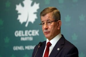 Ahmet Davutoğlu, DSP lideri Aksakal'ın "14 Mayıs'ta vatanımızı k&uuml;ffara teslim