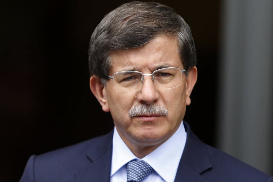 Ahmet Davutoğlu, MHP'li Semih Yal&ccedil;ın'ın medyayı tehdit etmesine "Tehdit ve