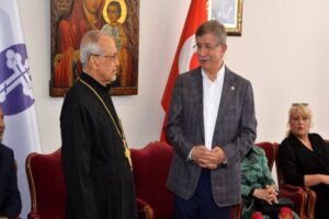 Davutoğlu, "Biz Gelecek Partisi olarak T&uuml;rkiye'nin her kesimini, her etnik