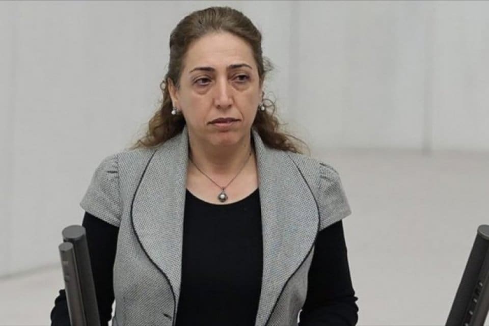 DBP'li Aydeniz'in dokunulmazlığının kaldırılmasına karar verildi. Aydeniz, Kadık&ouml;y'de polise yumruk