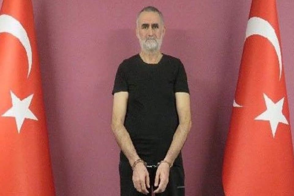 Milli İstihbarat Teşkilatı'nın (MİT) Suriye'de ger&ccedil;ekleştirdiği operasyonla yakalanarak T&uuml;rkiye'ye getirilen