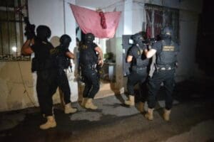 Adana'da ter&ouml;r &ouml;rg&uuml;t&uuml; DEAŞ'a y&ouml;nelik d&uuml;zenlenen operasyonda yabancı uyruklu 7