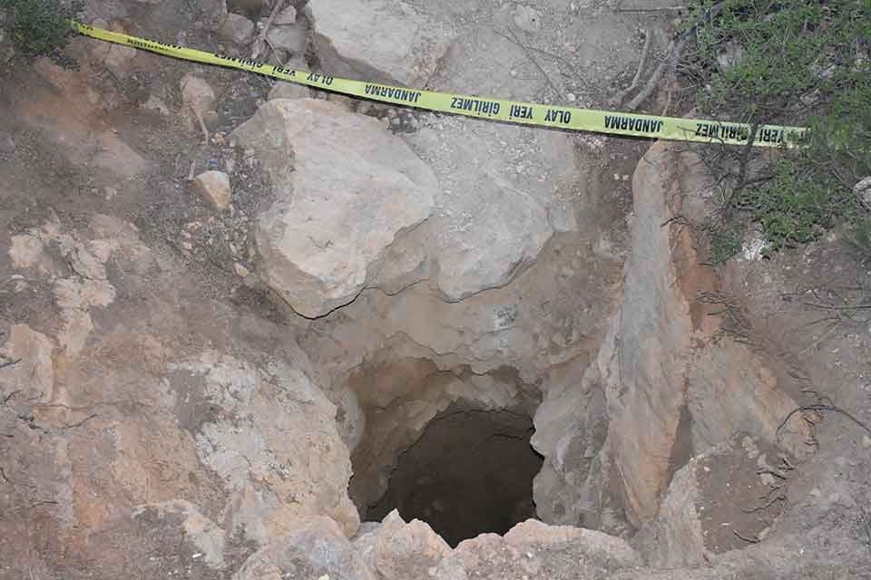 İZMİR'in Kemelpaşa il&ccedil;esinde, define aramak i&ccedil;in ka&ccedil;ak kazı yaptığı iddia
