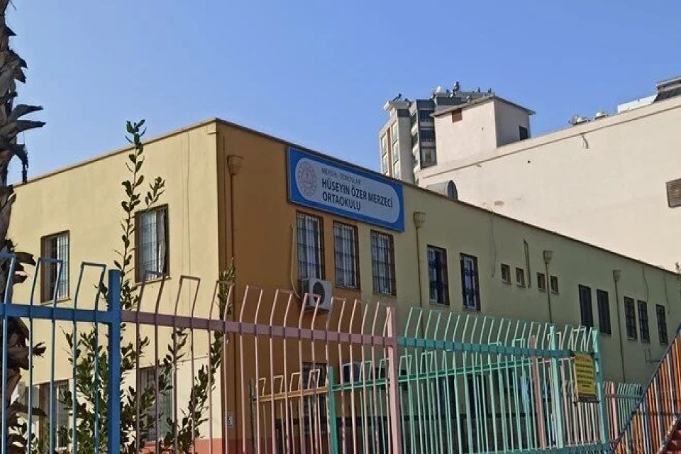 Mersin'de 12 yaşındaki kız &ouml;ğrenci, sınavdan d&uuml;ş&uuml;k not aldığı i&ccedil;in