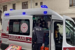 Eskişehir&rsquo;de, 3 kadının bı&ccedil;aklı saldırısında karnından darbe alarak yaralanan Beyzanur