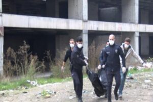 Bayrampaşa'da iş merkezi inşaatında bir erkek cesedi bulundu. Kimliği belirsiz
