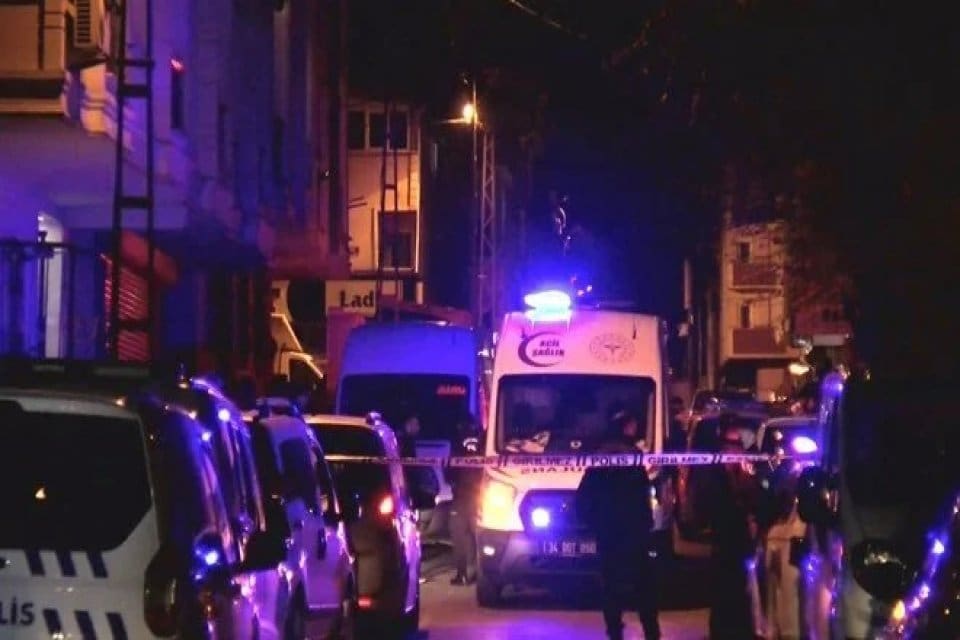 G&uuml;vercintepe Mahallesi Cumhuriyet Caddesi'nde tekstil at&ouml;lyesinde muhasebeci olarak &ccedil;alışan A.U.'ya