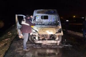 Adana'da motosikletli iki kişiyi panelvan ile kovalayıp, av t&uuml;feği, tabanca