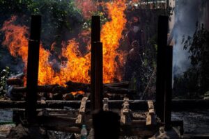 Hindistan'da Kovid-19 salgınının ikinci dalgası b&uuml;t&uuml;n hızıyla devam ederken, başkent