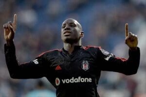 Aktif futbol kariyerini ge&ccedil;en yıl noktalayan Senegalli, Beşiktaş'a d&ouml;n&uuml;yor. Forma