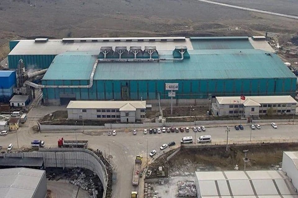 Bilecik'te demir &ccedil;elik fabrikasında meydana gelen&nbsp;patlamada&nbsp;2 iş&ccedil;i hayatını kaybetti, 1