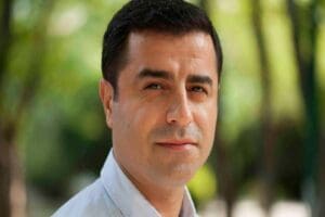 HDP&rsquo;nin eski eş genel başkanı Selahattin Demirtaş,&nbsp;&rdquo;HDP, PKK&rsquo;nin uzantısı, s&ouml;zc&uuml;s&uuml;