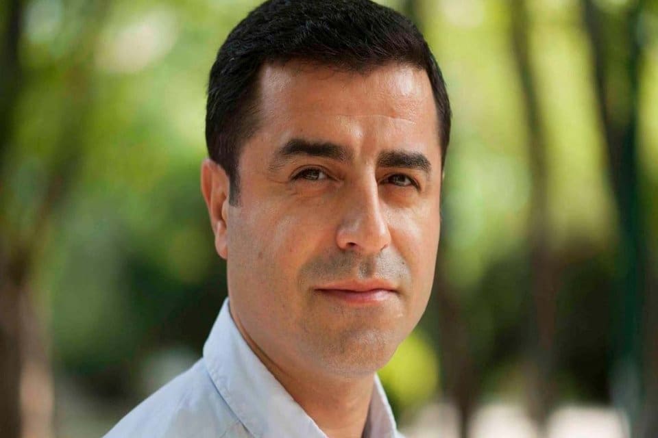 HDP&rsquo;nin eski eş genel başkanı Selahattin Demirtaş,&nbsp;&rdquo;HDP, PKK&rsquo;nin uzantısı, s&ouml;zc&uuml;s&uuml;