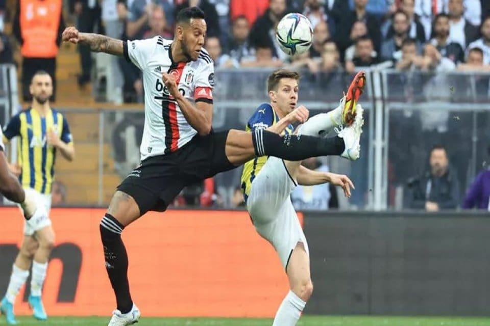 S&uuml;per Lig'in 36. haftasında oynanan derbi ma&ccedil;ta Beşiktaş ile Fenerbah&ccedil;e