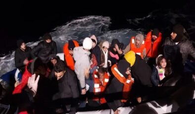 İzmir’de 80 göçmen son anda kurtarıldı