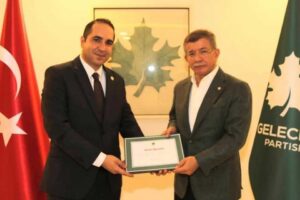 Kuruluşundan itibaren&nbsp;bir bu&ccedil;uk yıl ge&ccedil;en Gelecek Partisi'nin&nbsp;İzmir il başkanlığında&nbsp;beşinci kez