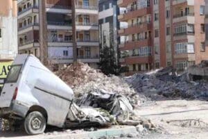 Kahramanmaraş merkezli 10 ili etkileyen depremin ardından, binalarda kolon keserek