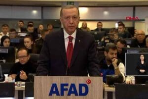 Cumhurbaşkanı Erdoğan, AFAD&nbsp;merkez binasında ger&ccedil;ekleşen&nbsp;Kabine Toplantısı sonrası a&ccedil;ıklamalarda bulundu.&nbsp;"Amacımız konut