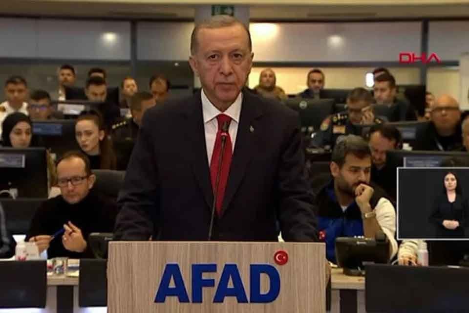 Cumhurbaşkanı Erdoğan, AFAD&nbsp;merkez binasında ger&ccedil;ekleşen&nbsp;Kabine Toplantısı sonrası a&ccedil;ıklamalarda bulundu.&nbsp;"Amacımız konut