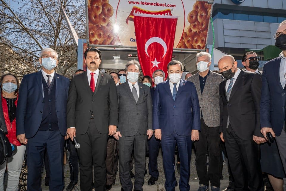 İzmir B&uuml;y&uuml;kşehir Belediye Başkanı Tun&ccedil; Soyer, CHP Konak İl&ccedil;e Başkanlığı