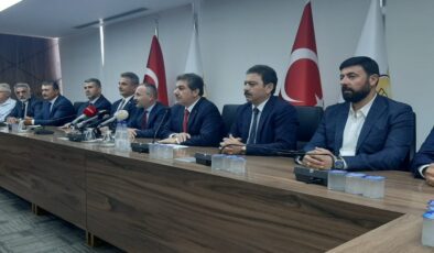 AK Partili 11 büyükşehir belediyesi  grup başkanvekilinden İzmir'de ortak açıklama