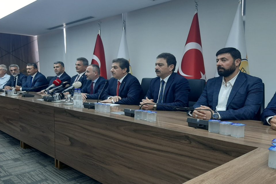 Adalet ve Kalkınma Partisi (AK Parti) mensubu 11 büyükşehir belediyesinin