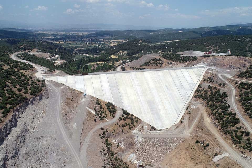 DSİ İzmir iline yaptığı yatırımlarla ilimizin m&uuml;mbit topraklarını su ile