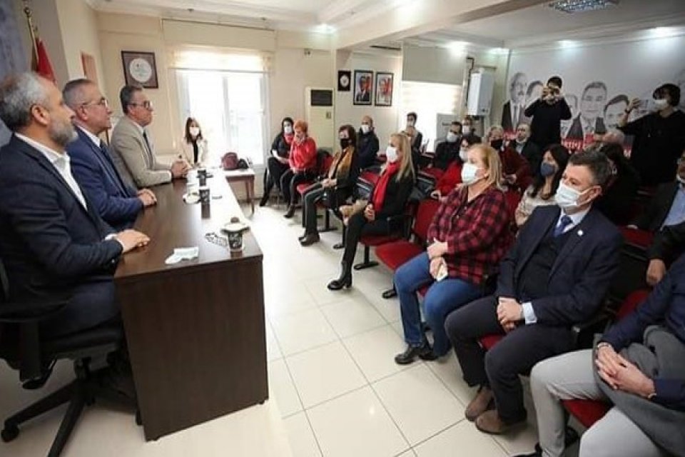 Gaziemir Belediye Başkanı Halil Arda, bir süredir aralarında gerilim olan