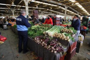 Bayraklı Belediyesi Zabıta Müdürlüğü ekipleri, Koronavirüs salgını kapsamında ilk günden